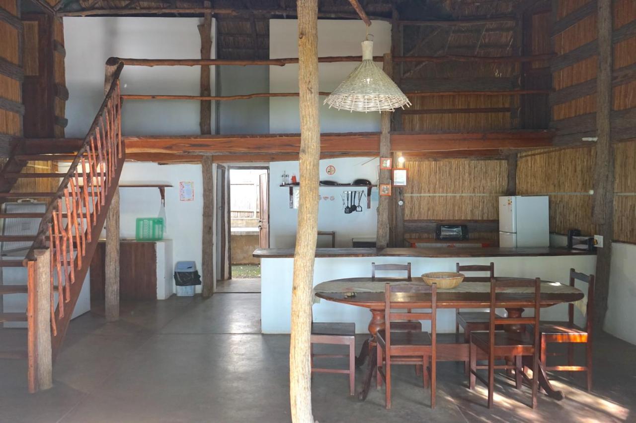 שידנגלי Nhambavale Lodge מראה חיצוני תמונה